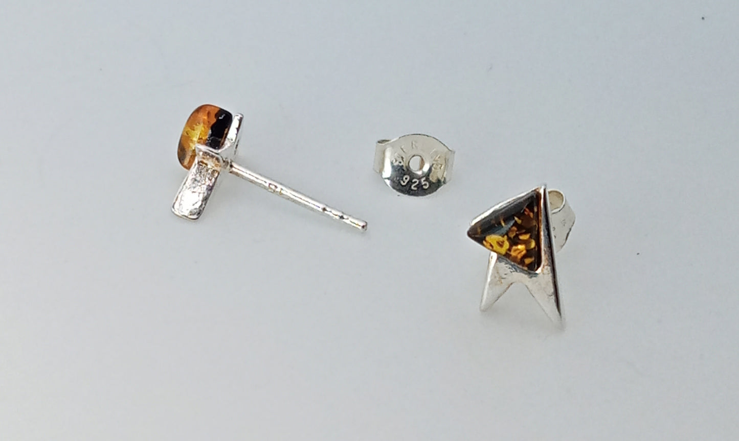 ARETES TRIANGULO MODERNO