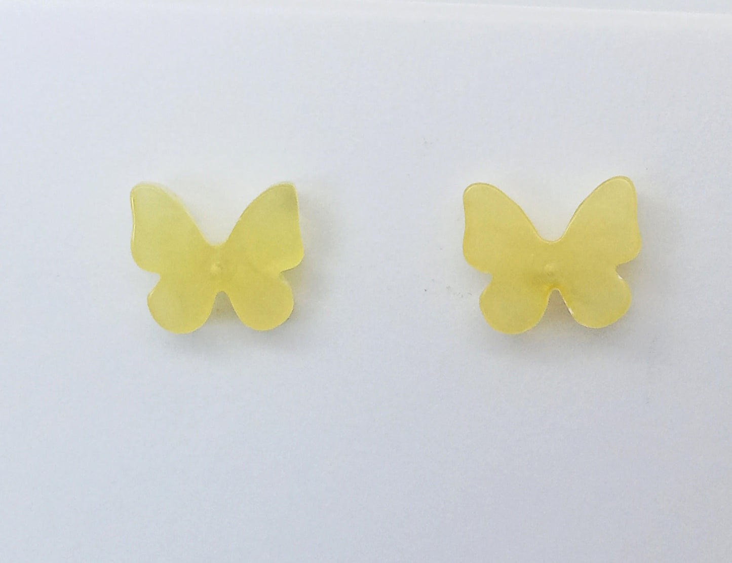 ARETES MARIPOSA BLANCA