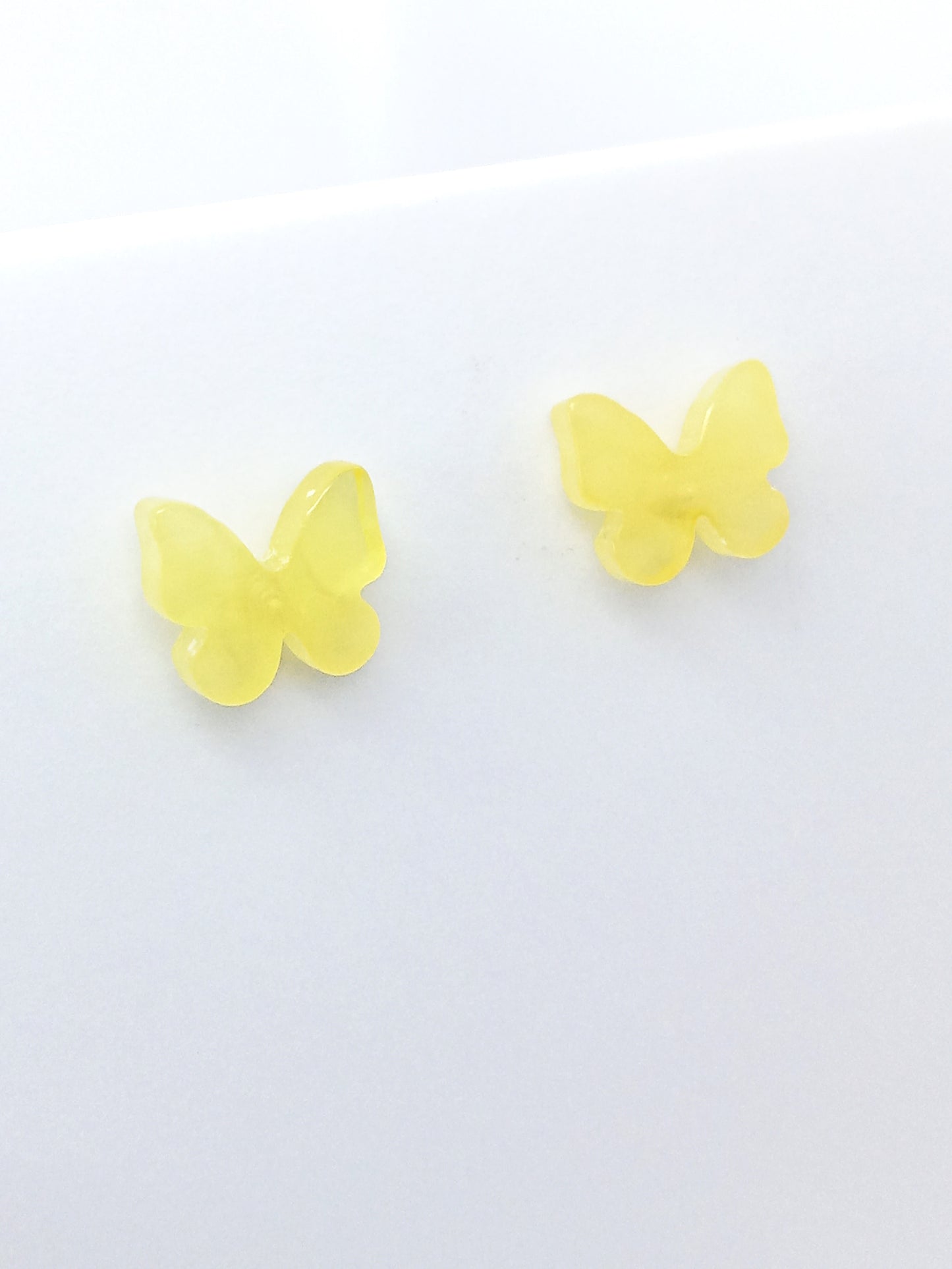 ARETES MARIPOSA BLANCA