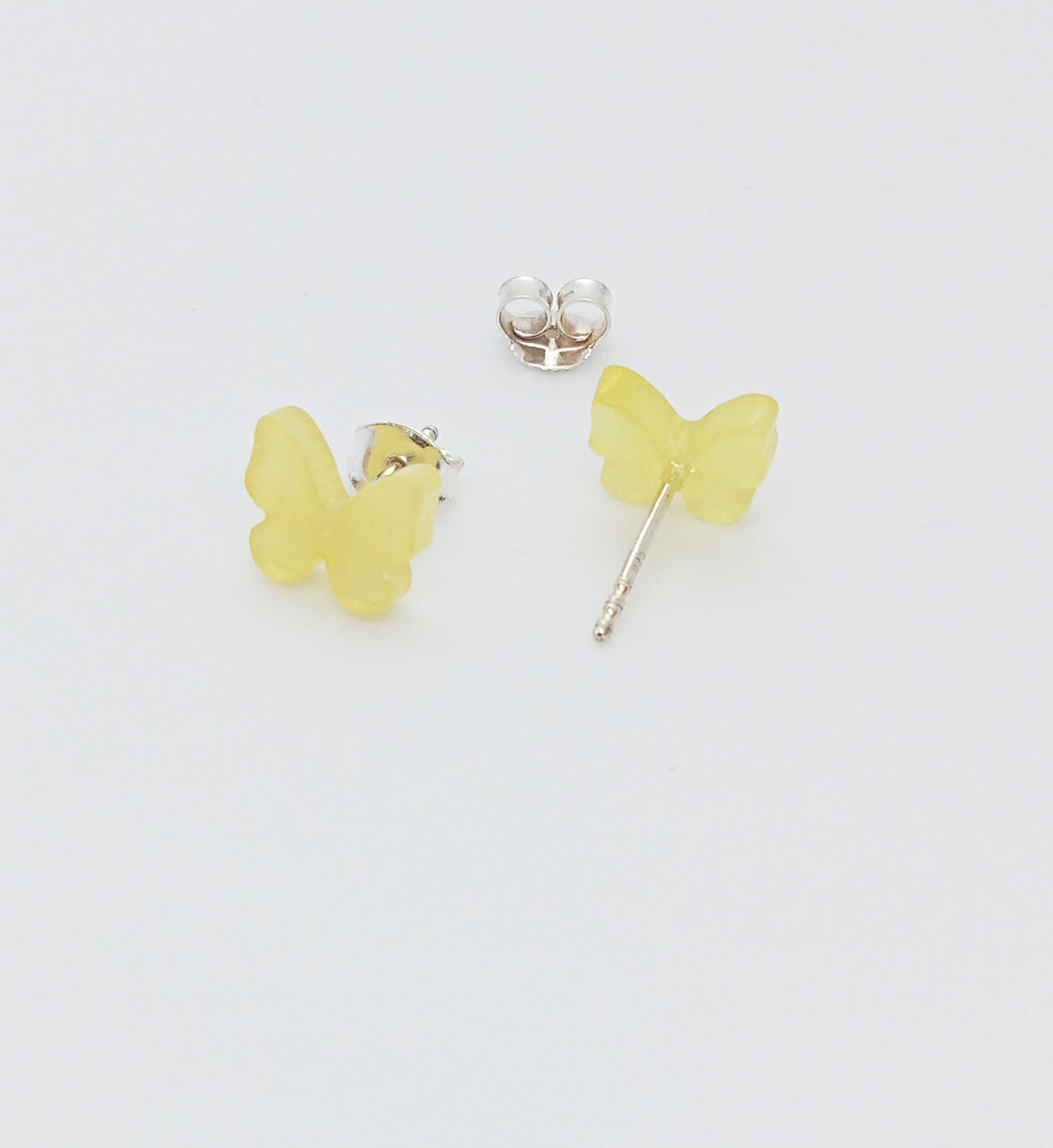 ARETES MARIPOSA BLANCA