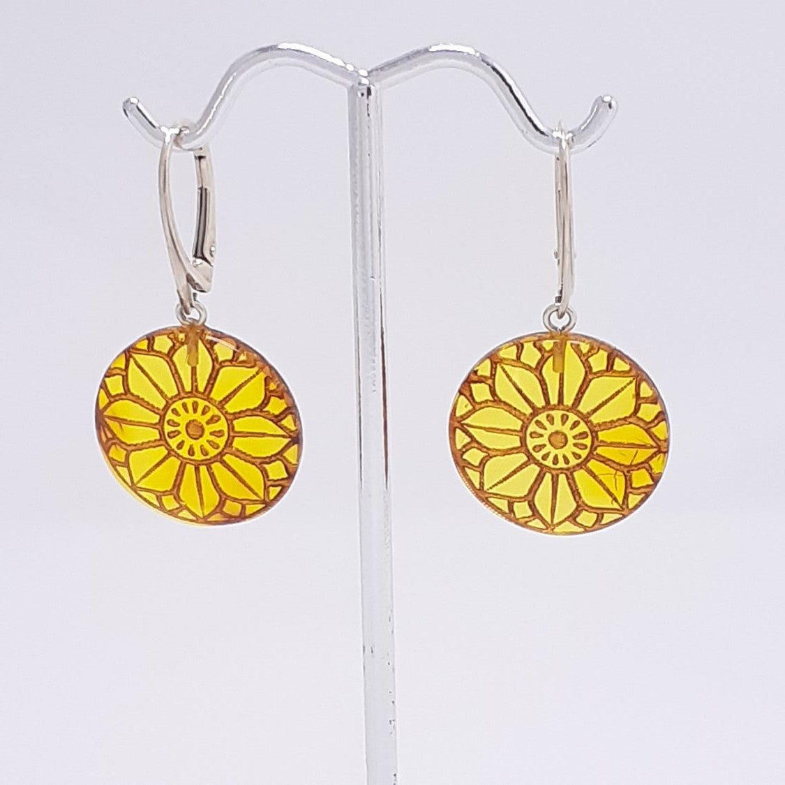 ARETES FLOR GRABADA